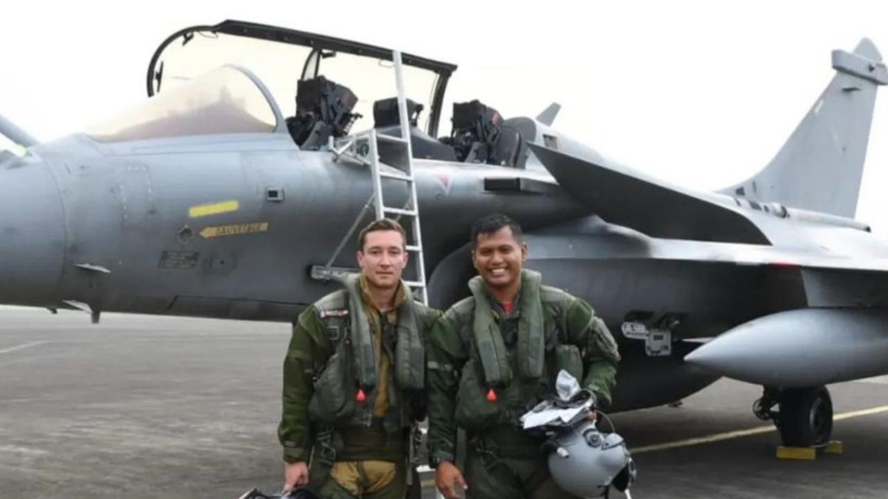 Penerbang tempur TNI AU, Mayor Pnb Dedi 'Kingbee' Andres berkesempatan menjajal kecanggihan pesawat tempur Rafale milik Angkatan Udara Prancis yang singgah di Indonesia, pada Selasa (25/7/2023) lalu.

Penerbang dari Skadron Udara 1 Lanud Supadio itu men