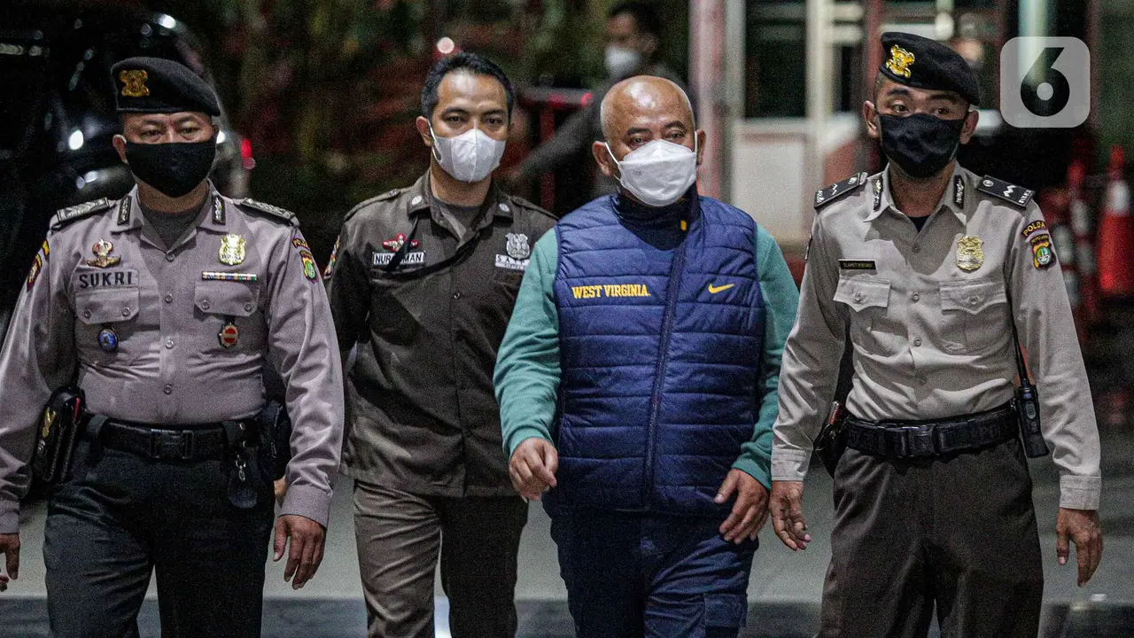 Kena OTT, Wali Kota Bekasi Rahmat Effendi Dibawa ke Gedung KPK