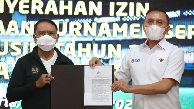Menpora Zainudin Amali (kiri) dan Ketua PSSI Mochamad Iriawan.