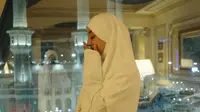 5 Potret Margin Wieheerm Tetap Terlihat Bahagia Jalani Ibadah Umrah Meski Tanpa Ali Syakieb