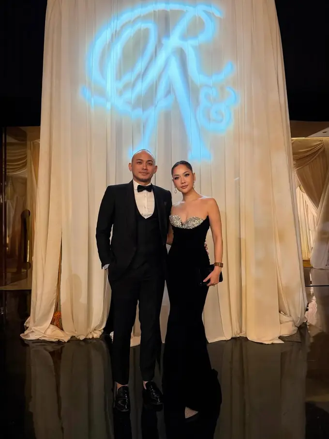 Sumbangkan Suara Emasnya, Gaya BCL di Nikahan Rekan Geng Aries dalam Balutan Gaun Hitam Tanpa Lengan