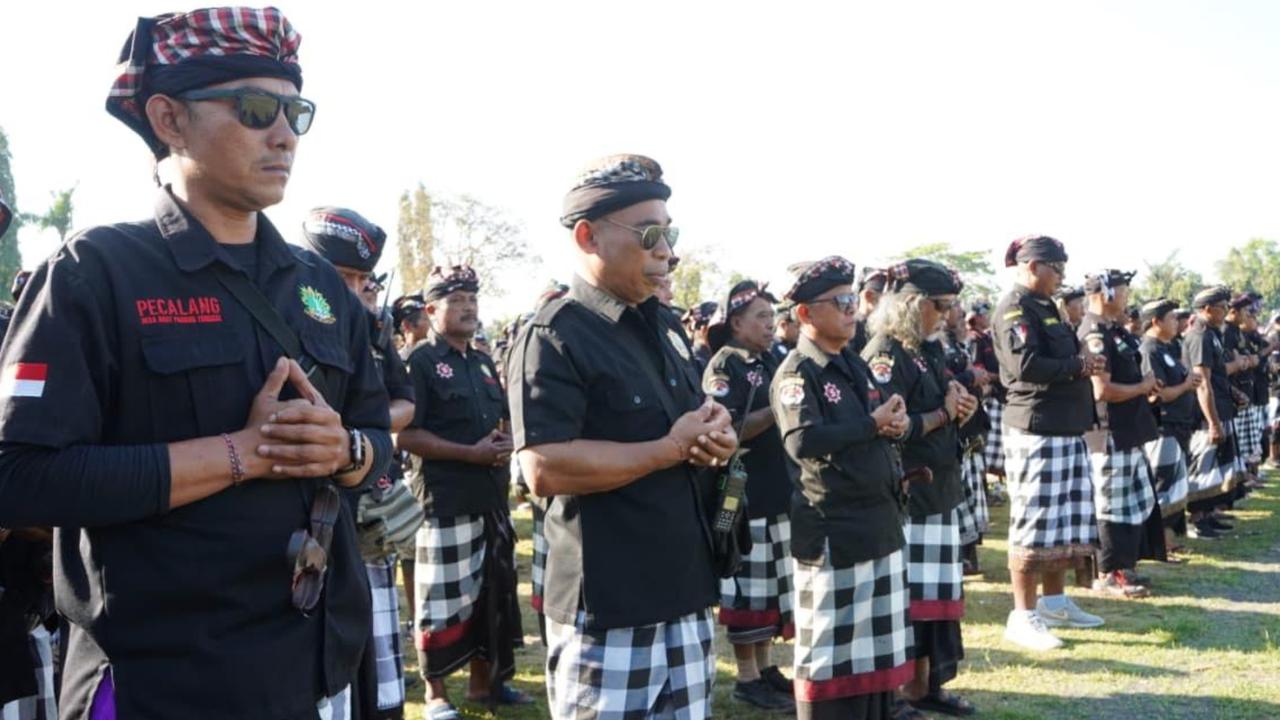 Ribuan Pecalang Turun Tangan Jaga Bali, Aksi Anarkis Dikecam Keras