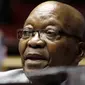 Mantan Presiden Afrika Selatan Jacob Zuma saat menjalani persidangan kasus korupsi di Pengadilan Tinggi di Pietermaritzburg (23/5/2019). Zuma (77) dituduh menerima suap dari perusahaan pertahanan Prancis Thales selama masa jabatannya. (AFP Photo/Themba Hadebe)