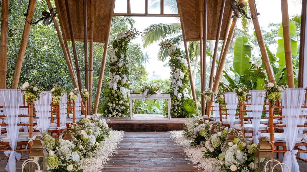 Cantiknya Paviliun Terbuka Berbahan Bambu di Pedalaman Ubud Bali, Bisa Jadi Venue Pernikahan Privat