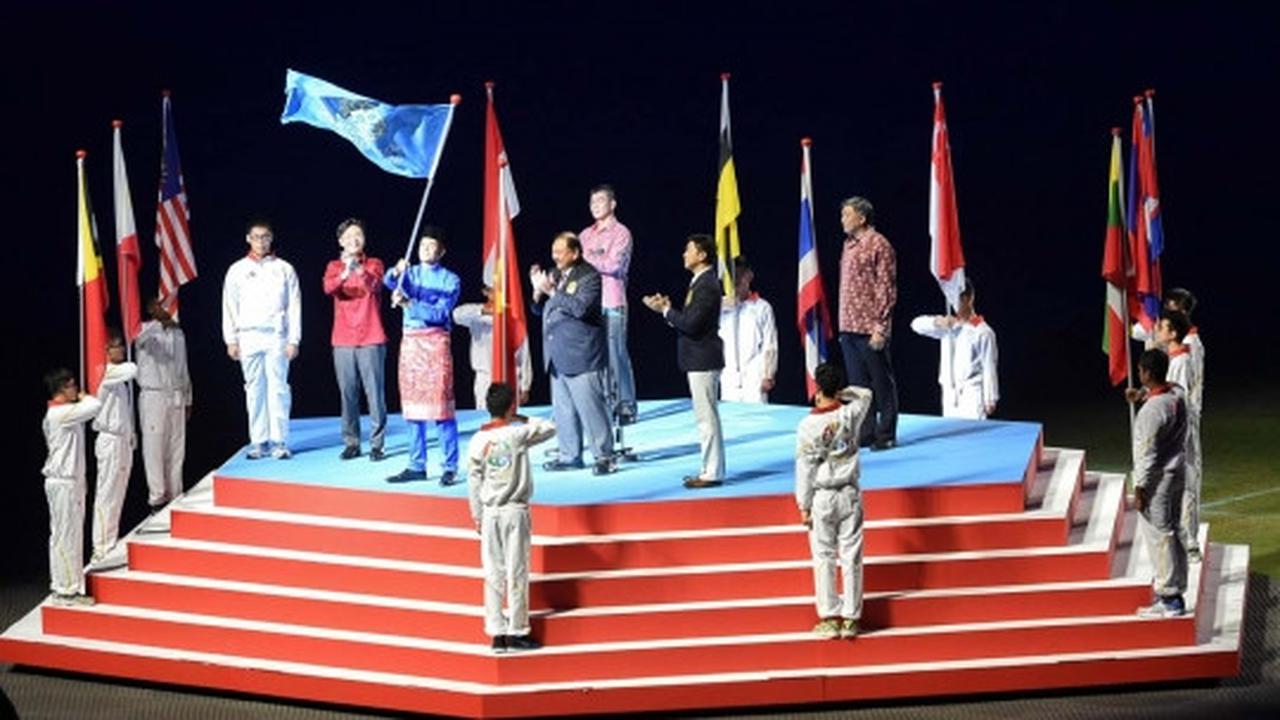 Gemerlap kembang api meriahkan pesta penutupan SEA Games 2015