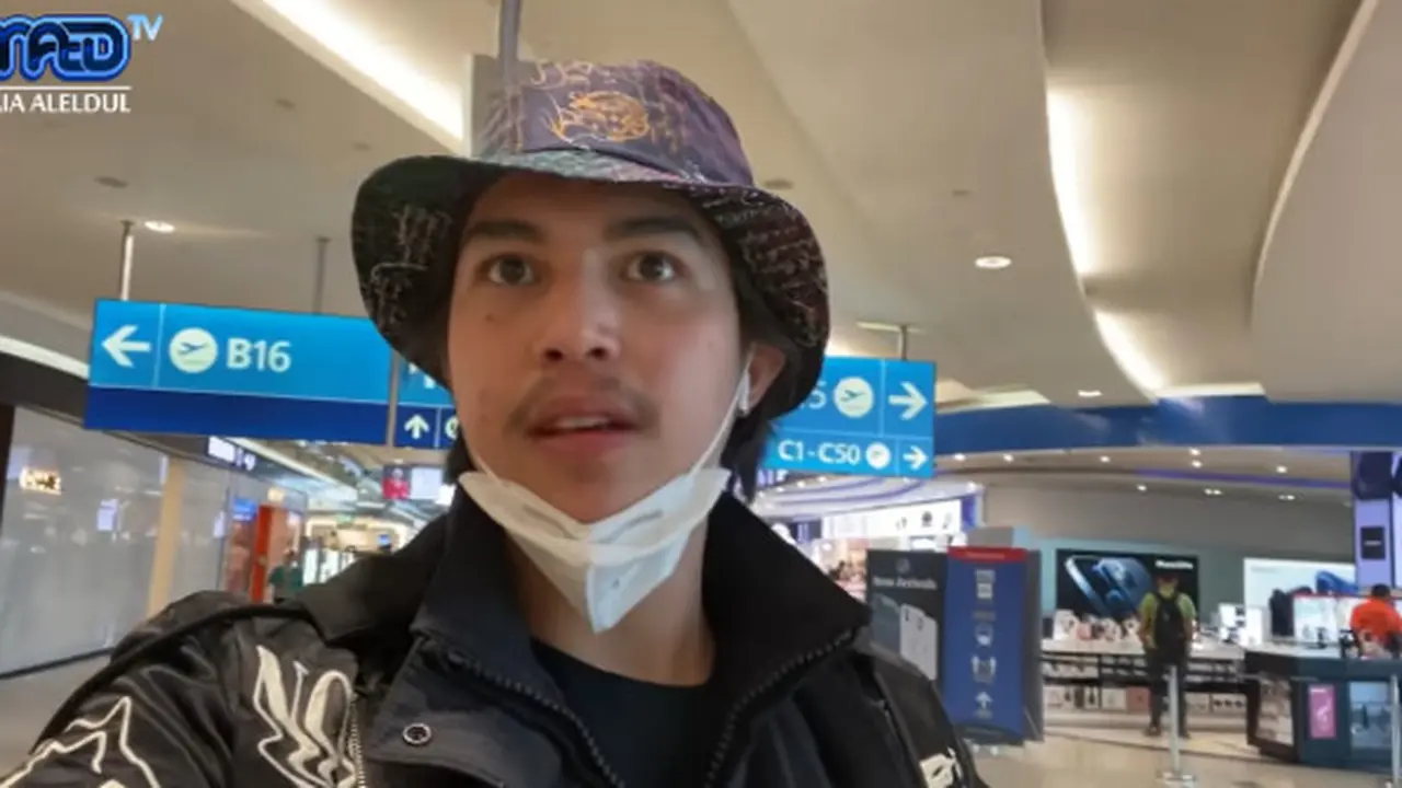 El Rumi saat tertahan du Bandara Dubai