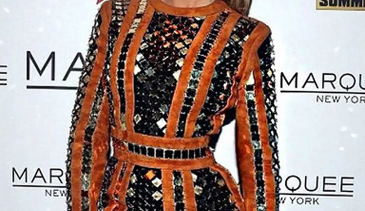 Sumber juga mengatakan Jlo sangat senang mendapat perhatian dari Drake, kabarnya pun Drake sangat memanjakannya. Tak heran jika Jlo merasa nyaman dan terbuai dengan perhatian yang diberikan padanya. (Instagram/jlo)