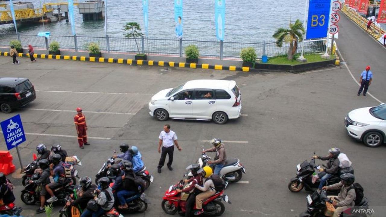 Angin Kencang Picu Kapal Sulit Bersandar di Dermaga Ketapang, Arus Balik Lebaran Terganggu