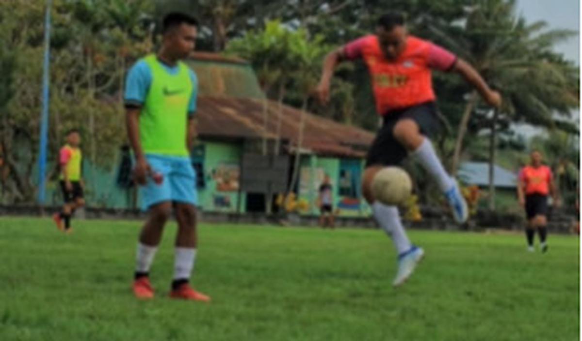 Sang jenderal diketahui memiliki kekuatan tendangan di kaki kiri.