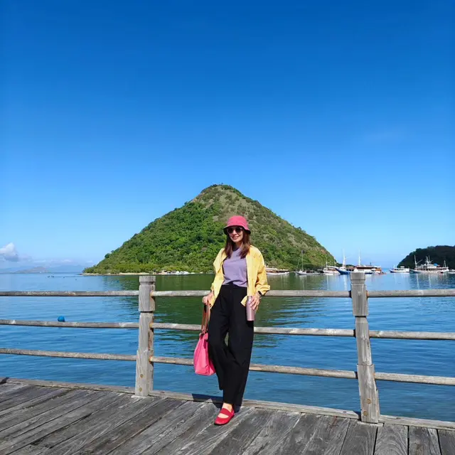 Rehat Sejenak, Ini 7 Potret Najwa Shihab Liburan Bareng Suami di Labuan Bajo