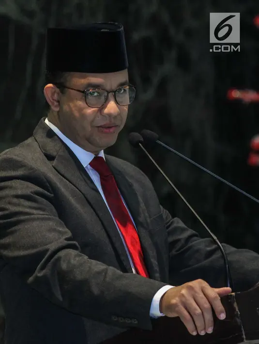 Gubernur DKI Jakarta Anies Baswedan memberi arahan saat melepas Kafilah Provinsi DKI Jakarta untuk mengikuti MTQ Tingkat Nasional XXVII, Jakarta, Kamis (4/10). MTQ Nasional XXVII digelar pada tanggal 4 hingga 13 Oktober 2018. (Liputan6.com/Faizal Fanani)