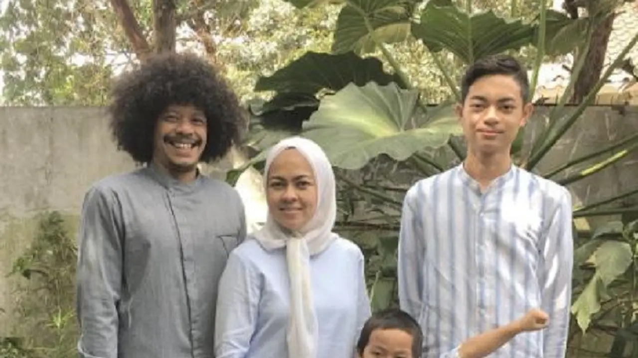 [Bintang] Edi Brokoli dan Istri