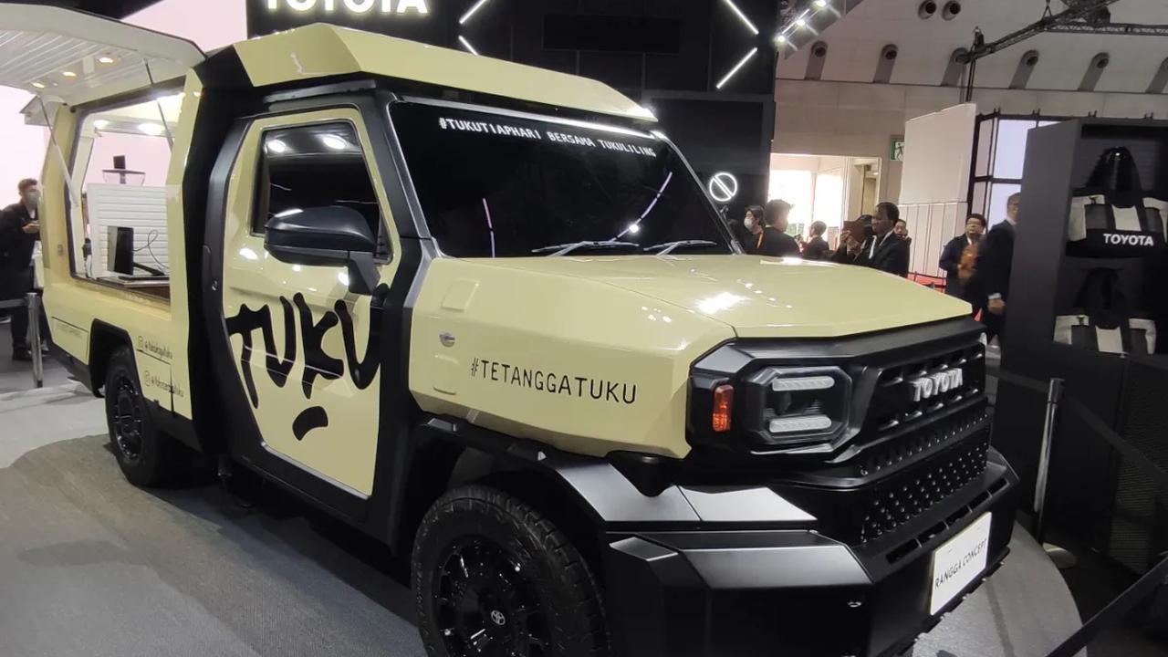 Nama lokal 'Rangga' dipakai setelah Hilux, sebab loyalis Toyota banyak terutama yang pernah menggunakan mobil pikap Kijang yang terakhir dijual 2006 silam.