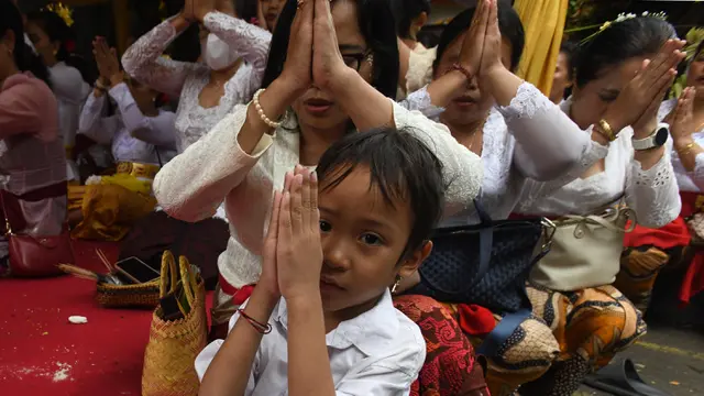 Umat Hindu Gelar Upacara Tawur Agung Kesanga dan Pawai Ogoh-ogoh