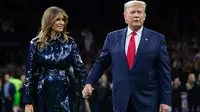 Melania Trump dan Donald Trump saat menghadiri College Football Playoff National Championship di Mercedes-Benz Superdome, New Orleans, Louisiana, AS. (SAUL LOEB / AFP)