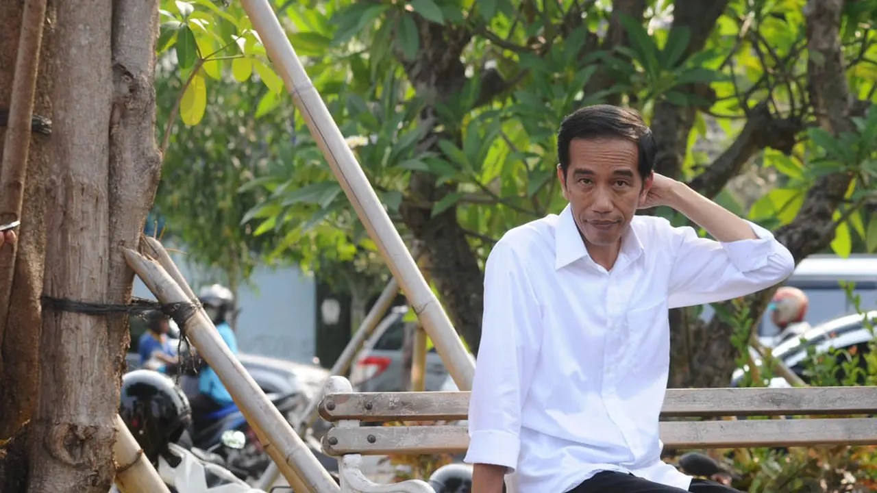 Menunggu Pengumuman Pilpres, Jokowi Ngabuburit di Taman Waduk 