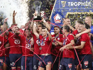 Lille berhasil mengangkat trofi Piala Super Prancis 2021 serta menghentikan dominasi tujuh tahun (2013 hingga 2020) Paris Saint-Germain pada turnamen pembuka musim kompetisi di Liga Prancis tersebut. (Foto: AP/Ariel Schalit)