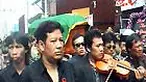 Gesang Martohartono dimakamkan di pemakaman keluarga di Komplek Makamhaji, Kartosuro, Jateng, dengan upacara kemiliteran. Kepergian Gesang diantar ribuan warga. 