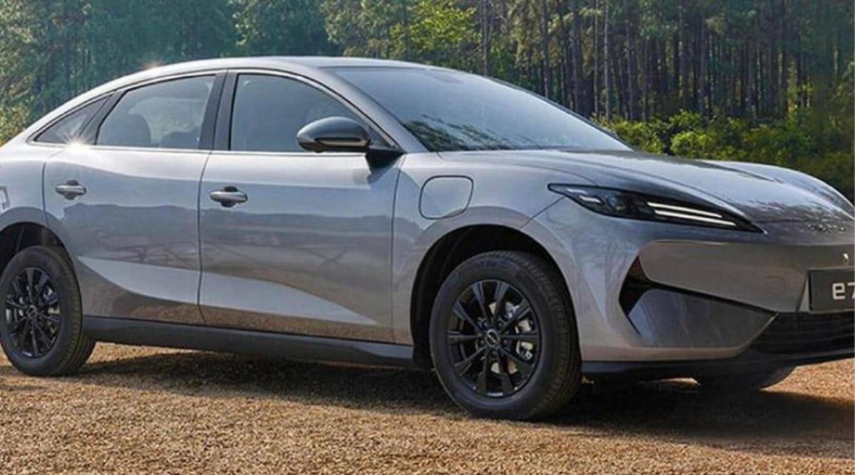 BYD e7