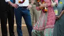 Ini saat Prince William menonto Kate saat bermain bola saat mereka sedang melakukan royal tour ke India dan Bhutan pada April 2016 lalu. (Arthur Edwards - WPA Pool/Getty Images)