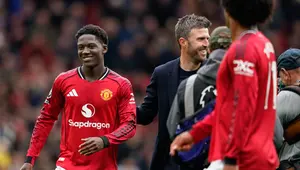 Michael Carrick Ubah Komposisi Manchester United setelah Evaluasi Awal Santos dan Tielemans