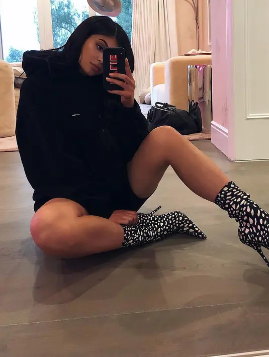 Usai melahirkan Stormi, Kylie Jenner memang sudah kembali memamerkan bentuk tubuhnya. (instagram/kyliejenner)
