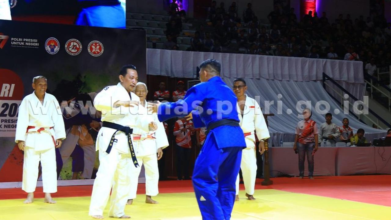 Kapolri Banting Lawan di Kejuaraan Judo