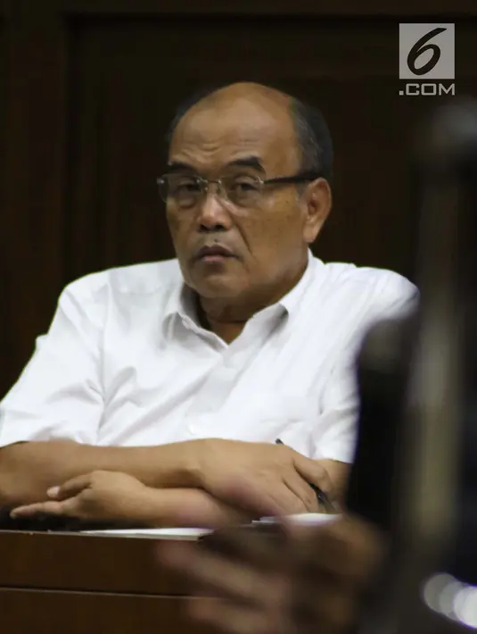 Mantan Dirut Jasindo, Budi Tjahjono saat sidang dugaan korupsi komisi fiktif agen PT Asuransi Jasindo dalam pengadaan asuransi pada BP Migas-KKKS 2010-2012 dan 2012-2014 di Pengadilan Tipikor, Jakarta, Rabu (30/1). (Liputan6.com/Helmi Fithriansyah)