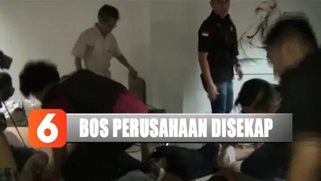 Mereka langsung mendobrak pintu kamar hotel dan menemukan sejumlah debt collector tengah menyandera Kosasih, direktur utama sebuah perusahaan.