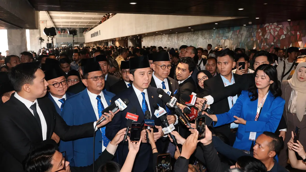 Edhie Baskoro Yudhoyono (Ibas) usai dilantik kembali sebagai anggota DPR RI 2024-2029, Selasa (1/10/2024) (Istimewa)