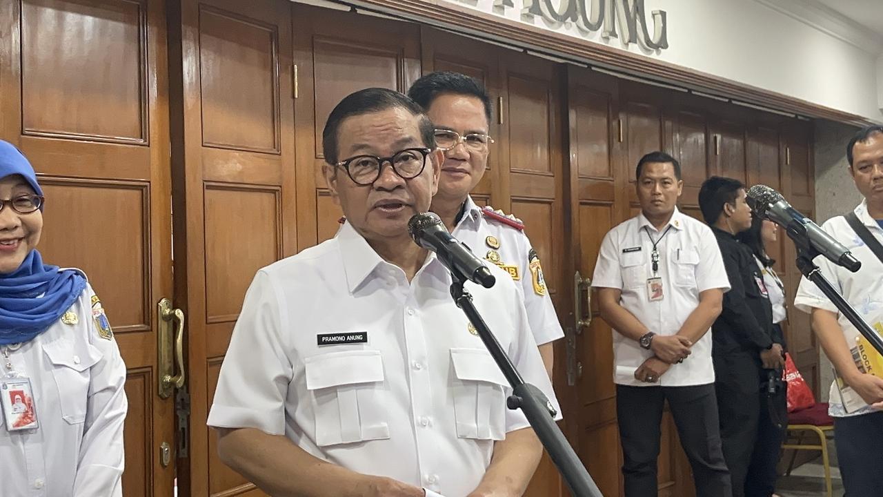 Tanggapan Gubernur Pramono soal Wajah Warga yang Ketahuan Bakar Sampah Bakal Diviralkan di Medsos