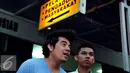 Martin Carter memberikan keterangan pers usai keluar dari Sentra Pelayanan Kepolisian, Polda Metro Jaya, Jakarta, Rabu (19/8/2015). Ia melaporkan sejumlah penyanyi terkait pemutaran lagunya tanpa izin. (Liputan6.com/Panji Diksana)