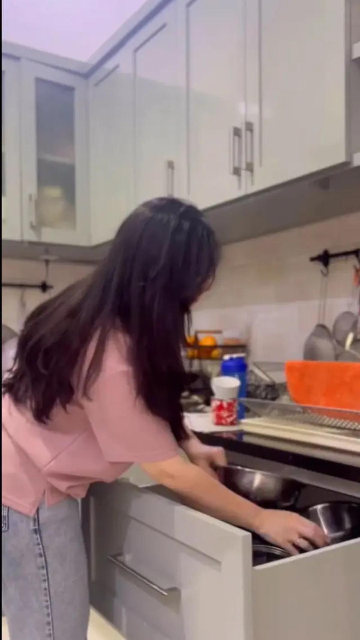 Desain Dapur Asmirandah, Tunjukkan Sisi Sederhana yang Elegan