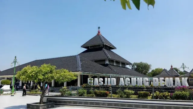 Model Rumah Adat Jawa Tengah