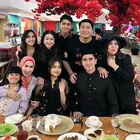 Lihat di sini tampilan Fuji An saat buka puasa bersama keluarga Verrel Bramasta. [@fuji_an/@bramastavrl].