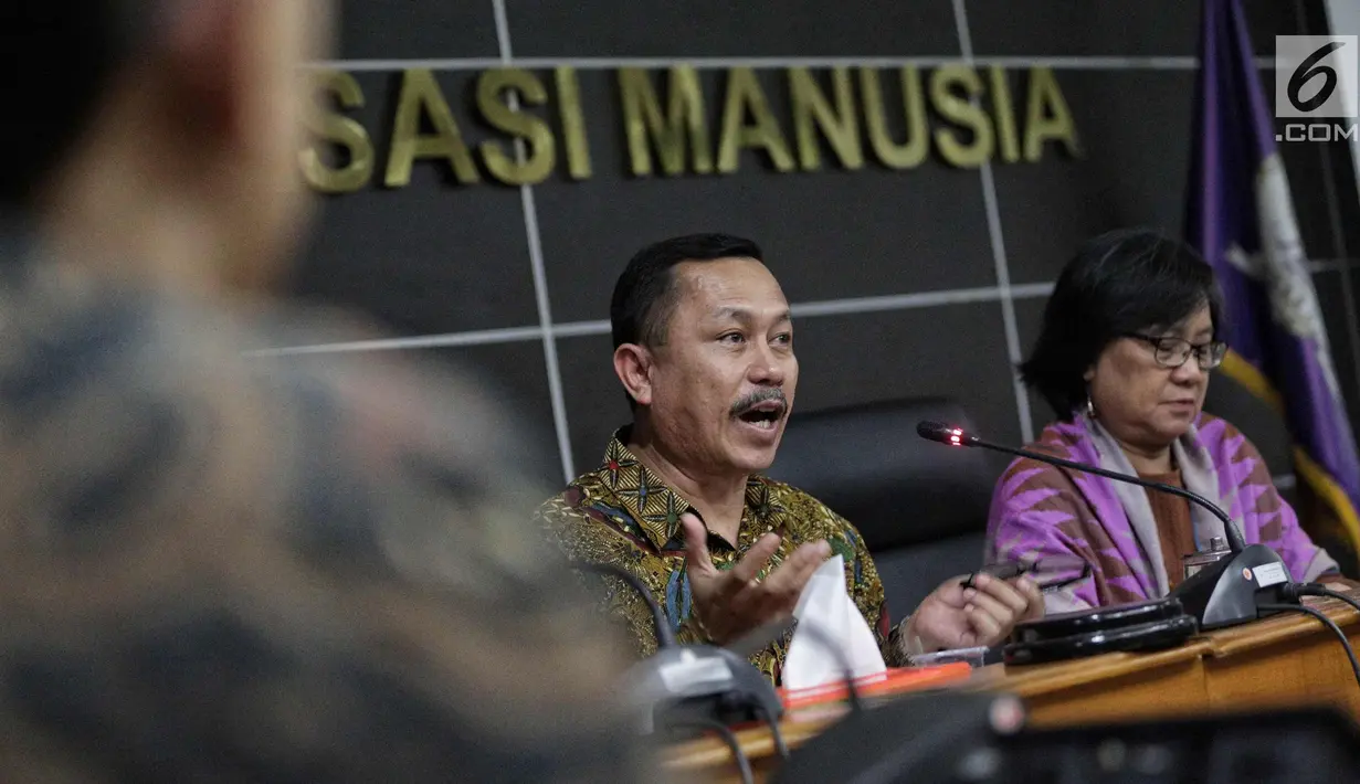 Ketua Ahmad Taufan Damanik memberi pemaparan rencana kerja kepada media, Jakarta, Selasa, (14/11). Komisioner Komnasham terpilih berkomitmen memberi perhatian khusus kepada penyelesaian kasus pelanggaran HAM berat masa lalu. (Liputan6.com/Faizal Fanani)