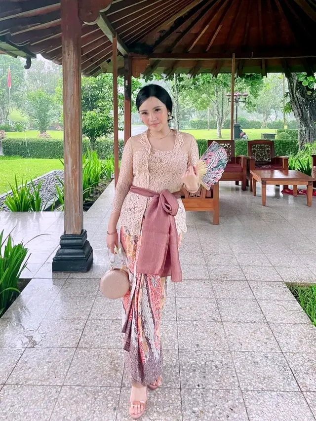 11 Potret OOTD Gaya Mawar AFI, Inspirasi Outfit untuk Pemilik Tubuh Petite