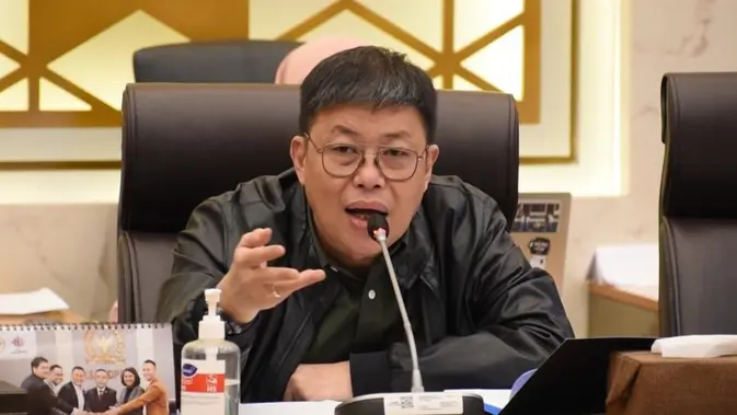 Viral Tanggul Beton di Cilincing, DPR Akan Panggil Kementerian Kelautan