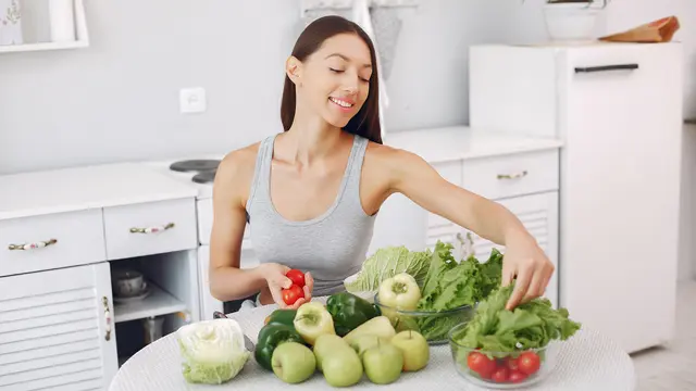 Pola makan sehat menjadi salah satu cara sederhana menangani lipoedema