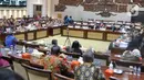 Suasana Rapat Kerja (Raker) Menteri Keuangan Sri Mulyani dan Menteri Investasi/Kepala Badan Koordinasi Penanaman Modal (BKPM) Bahlil Lahadalia di Gedung Parleman, Jakarta, Kamis (8/12/2022). Raker membahas Rancangan Undang-Undang tentang Pengembangan dan Penguatan Sektor Keuangan (RUU PPSK). (Liputan6.com/Angga Yuniar)