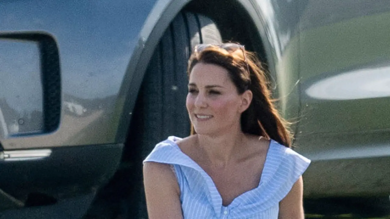 Kate Middleton Main Bareng Anak-Anaknya di Taman