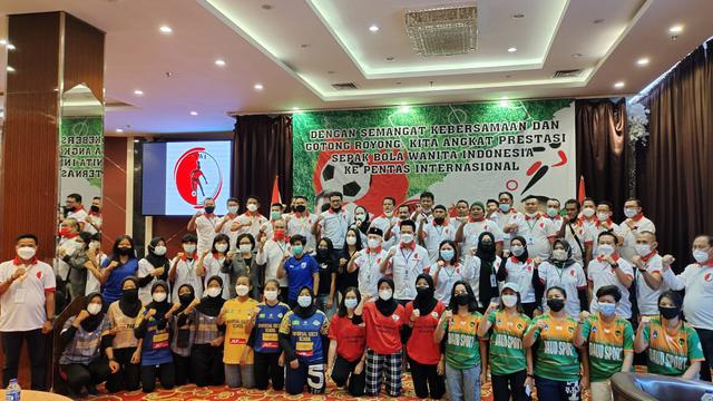 Gerakan Sepak Bola Wanita Indonesia (GWSI).