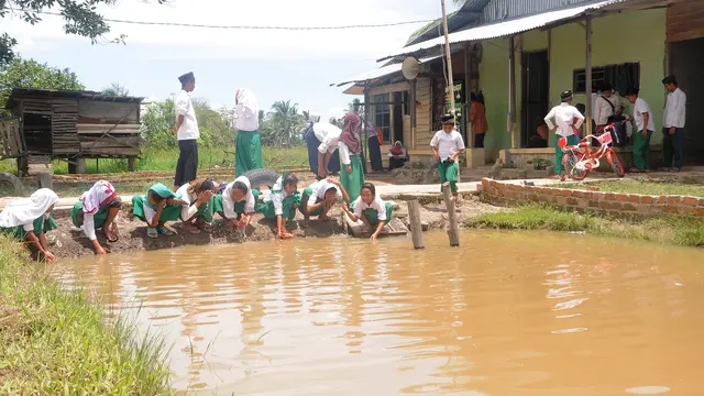Sekolah ‘Laskar Pelangi’ di Perbatasan Kota Palembang