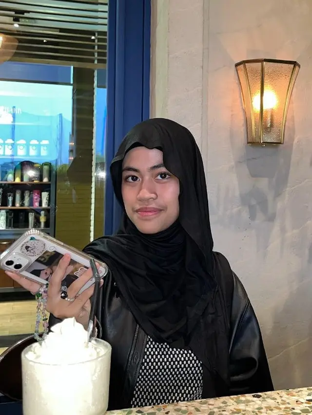 Potret Ayla Azuhro (Sumber: Instagram/ayla.aazz)