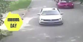 Seorang wanita tewas setelah keluar dari mobil yang berada di Taman Margasatwa