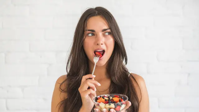 Mengonsumsi Makanan yang Kaya Serat