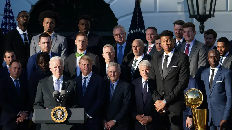 Jawara NBA Milwaukee Bucks Kunjungi Gedung Putih, Bertemu Joe Biden