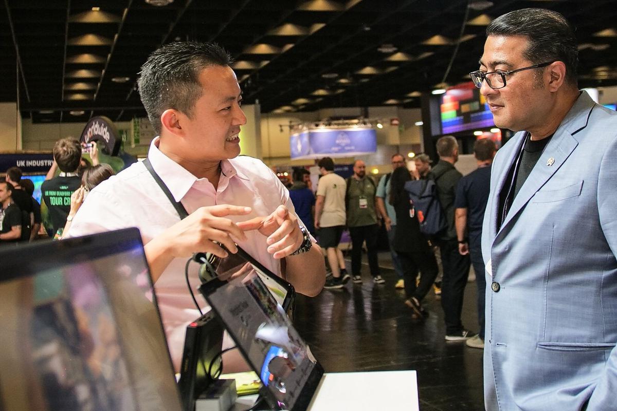 Menteri Ekonomi Kreatif (Ekraf) Teuku Riefky Harsya Kunjungi Gamescom 2025