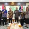 Menteri Dalam Negeri (Mendagri) Muhammad Tito Karnavian usai menerima kunjungan Direktur Utama TVRI Tb. Fiki Chikara Satari di Kantor Kemendagri. (Foto: Puspen Kemendagri).