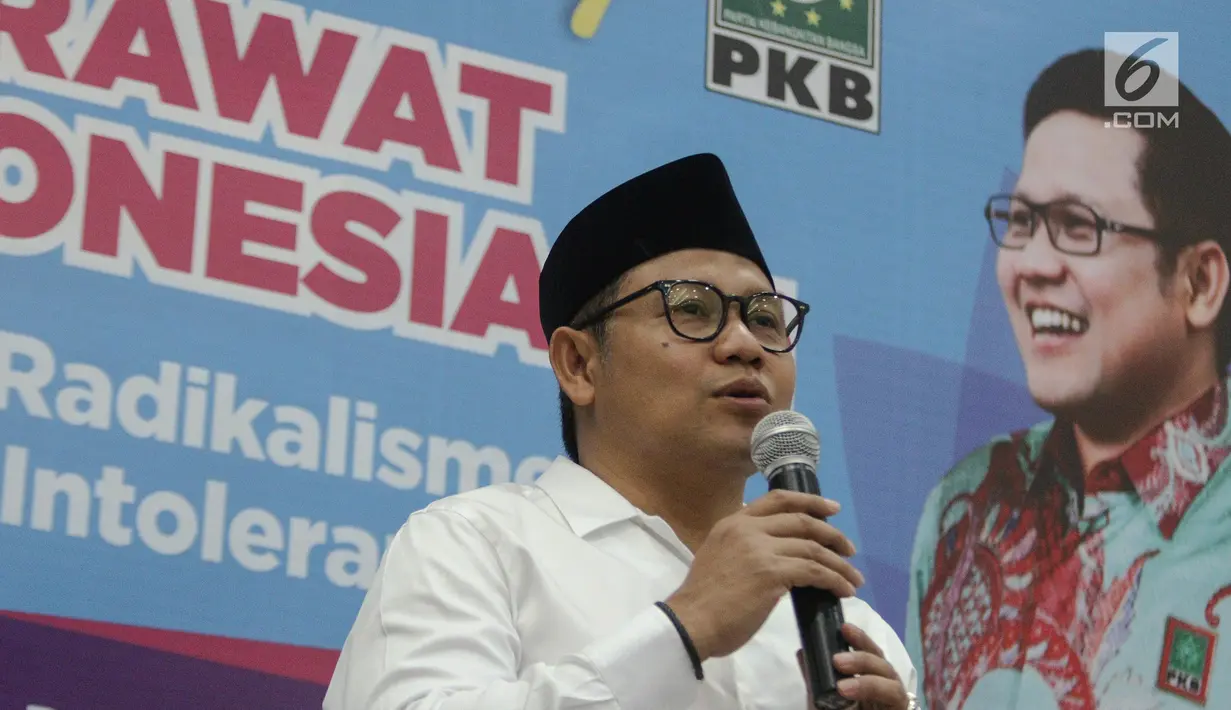 Ketum PKB, Muhaimin Iskandar memberi sambutan saat membuka diskusi di DPP PKB, Jakarta, Minggu (23/7). Diskusi bertemakan "Merawat Keindonesiaan Tolak Radikalisme, Lawan Intoleransi" sekaligus rangkaian Harlah ke-19 PKB. (Liputan6.com/Faizal Fanani)